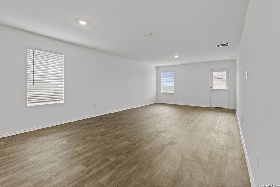 Spacious, unfurnished interior of a new home in Stonehill, San Antonio (Image 22).