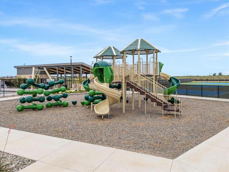 Community amenities in Eastland, Crandall (Image 32).