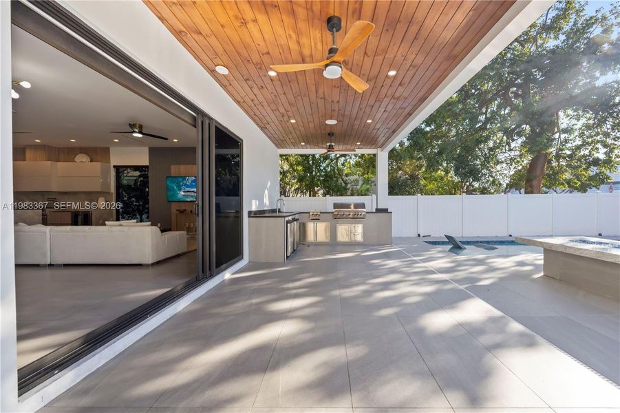 Exterior details and patio area of a home in , Fort Lauderdale (Image 35).