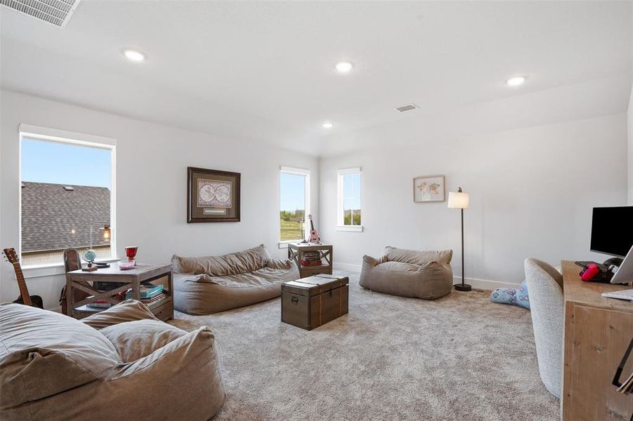 Furnished interior view inside a new home in Somerset Park, Rockwall (Image 33).