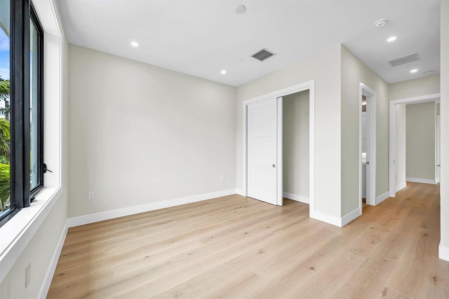 445 NE 11TH AVE-55 445 NE 11TH AVE-55