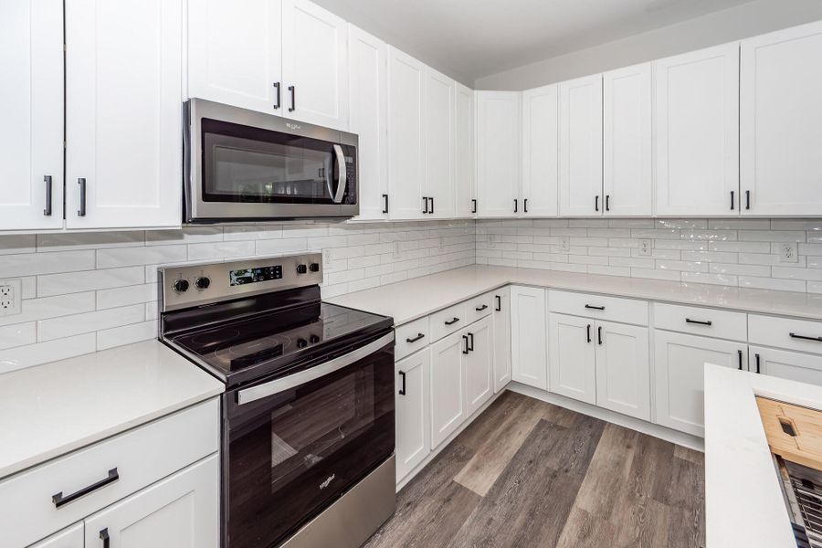 Furnished interior view inside a new home in , Hanahan (Image 4).