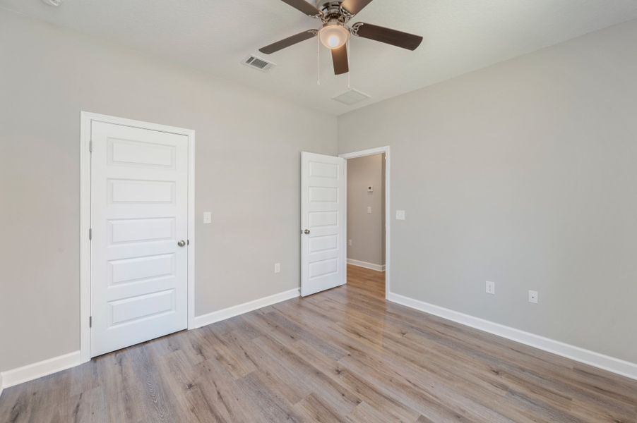 Representative unfurnished interior of a home built from the Sierra by CJL Homes in Oak Hollow, Crestview (Image 21).