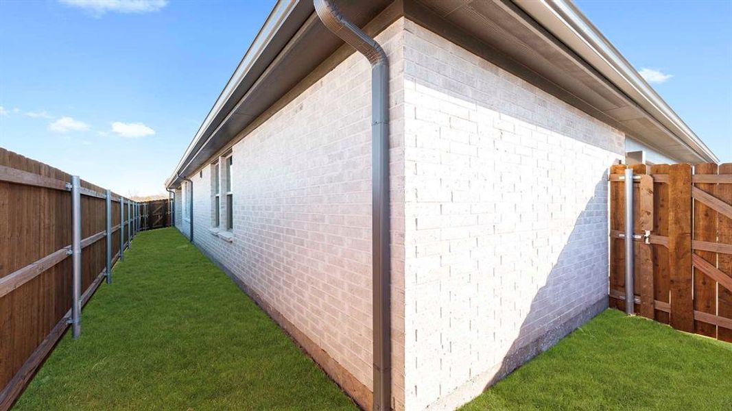 Exterior details and patio area of a home in Avondale, Fate (Image 3).
