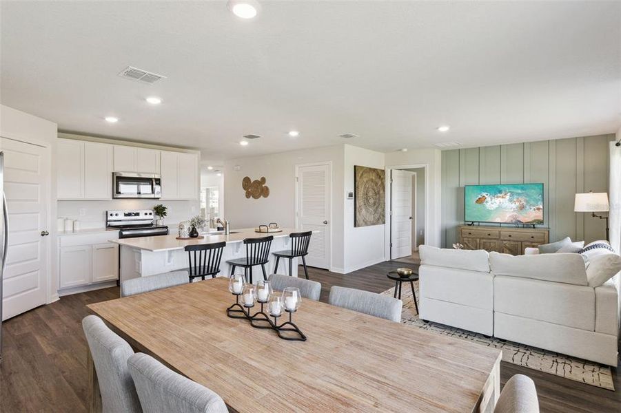 Furnished interior view inside a new home in Willowbrook South, Winter Haven (Image 10). Furnished interior view inside a new home in Willowbrook South, Winter Haven (Image 10).