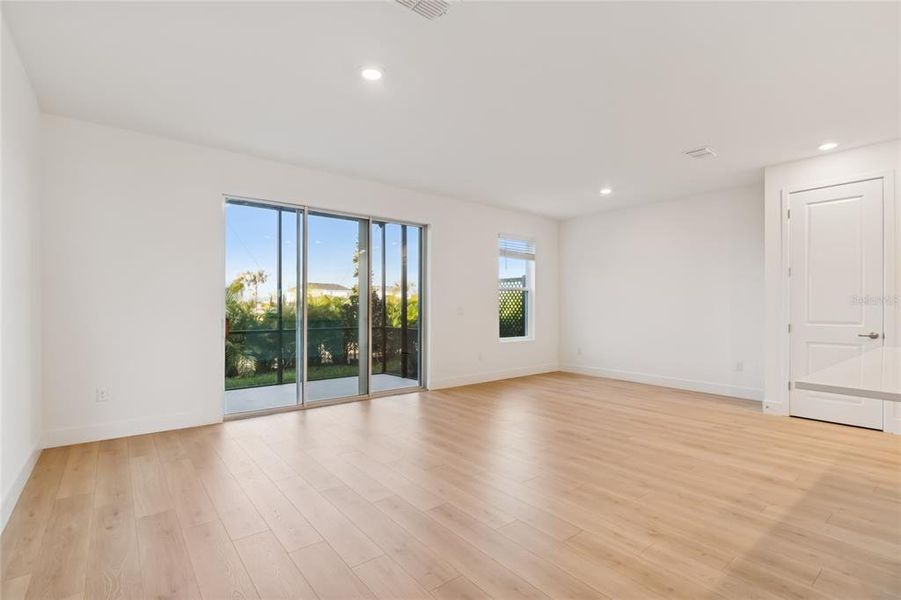 Spacious, unfurnished interior of a new home in North River Ranch – Townhomes, Parrish (Image 27).