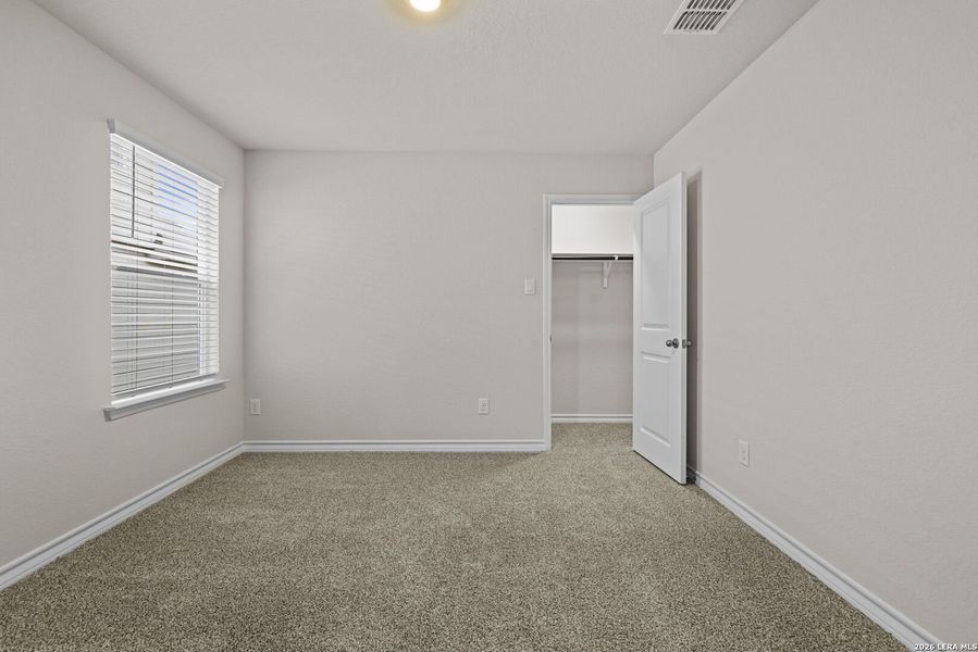 Spacious, unfurnished interior of a new home in Avenida, Converse (Image 10).