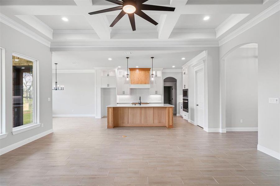 Spacious, unfurnished interior of a new home in Pecan Plantation, Granbury (Image 22).