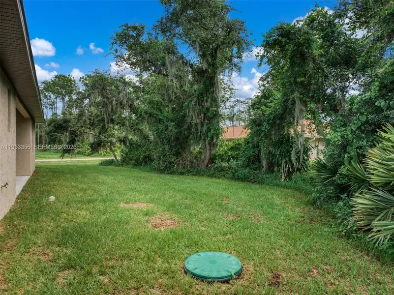 Exterior details and patio area of a home in , Sebring (Image 4).