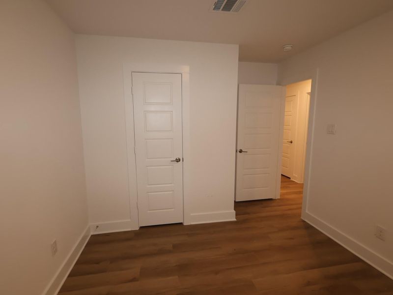 Spacious, unfurnished interior of a new home in Lago Mar, Santa Fe (Image 23).