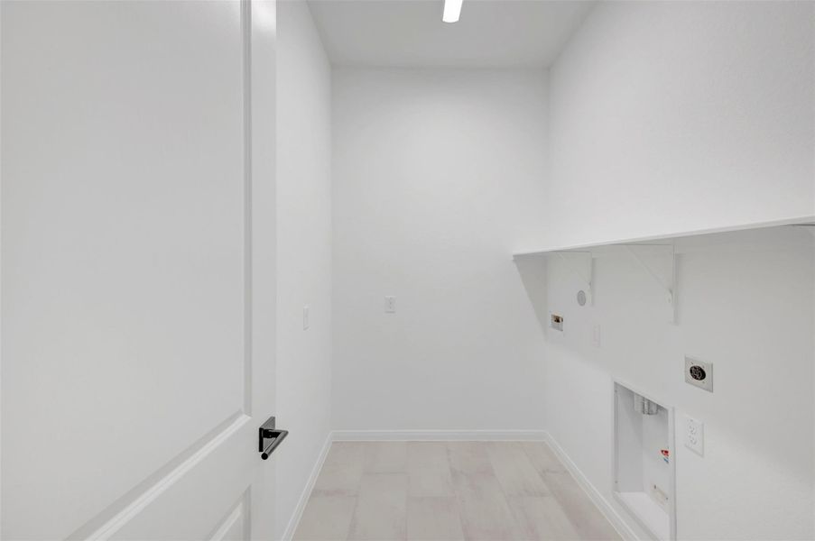 Spacious, unfurnished interior of a new home in Oakwood Estates, Waller (Image 23).