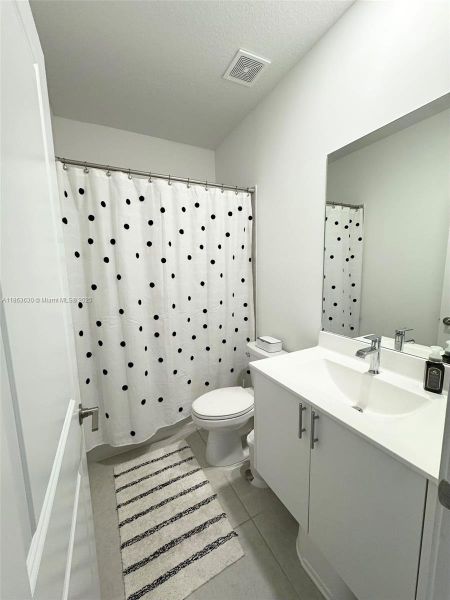 Furnished interior view inside a new home in , Doral (Image 18).