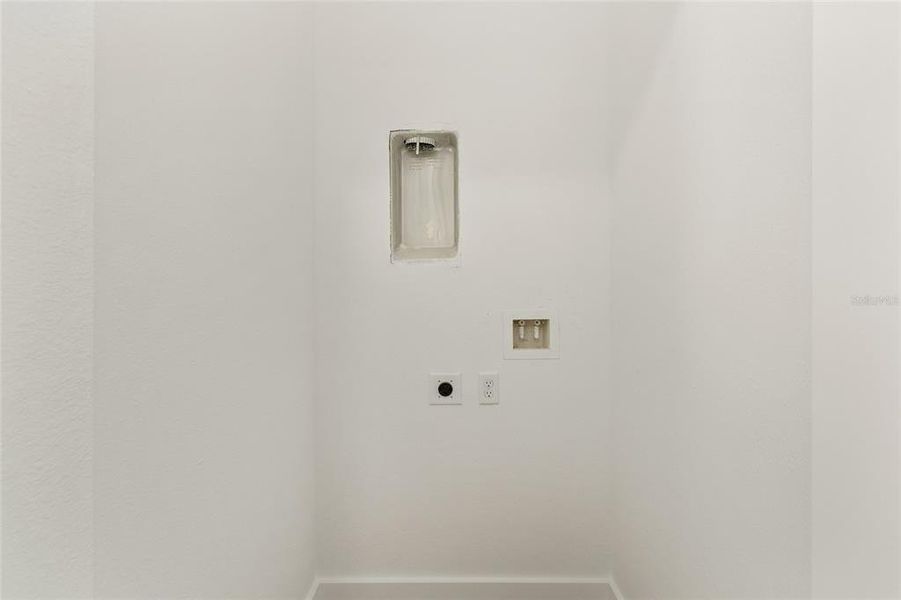 Spacious, unfurnished interior of a new home in , Ocala (Image 27).