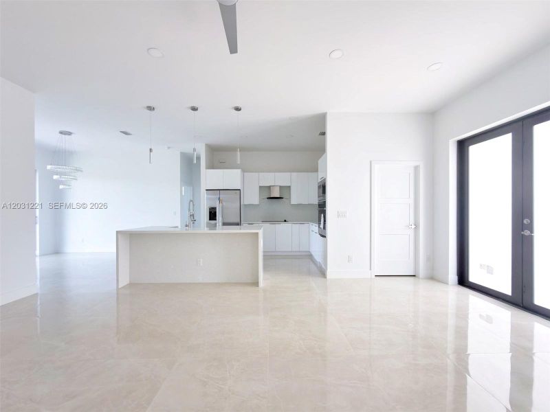 Spacious, unfurnished interior of a new home in , Lehigh Acres (Image 22).