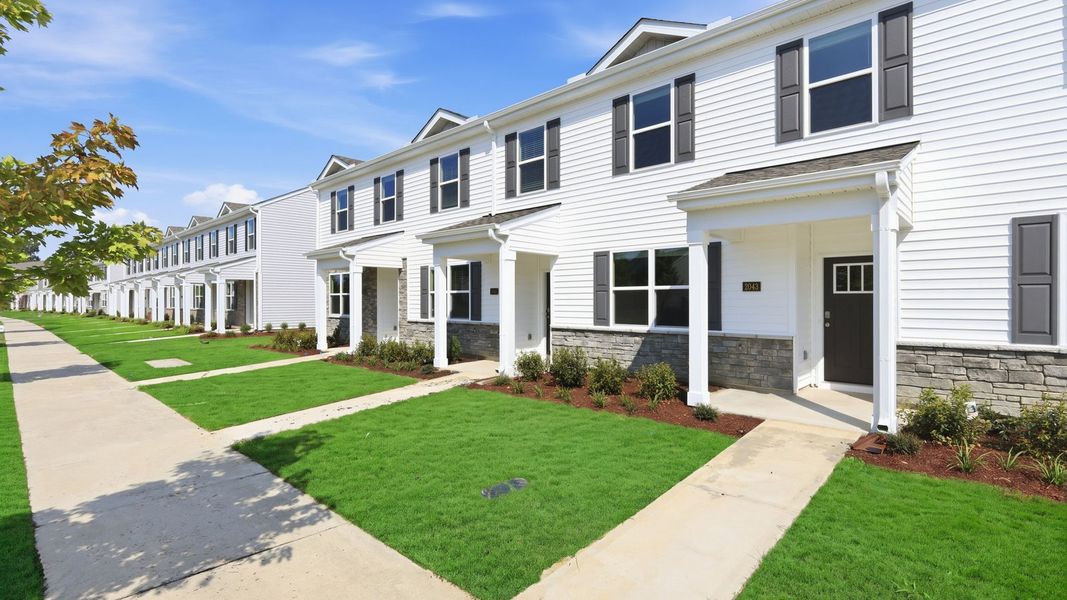 Exterior details and patio area of a home in Clock Road Townhomes, New Bern (Image 3).