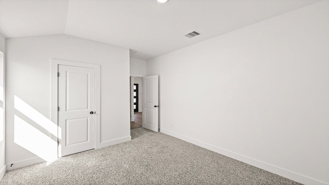 Representative unfurnished interior of a home built from the Denton by D.R. Horton in Chapel Lakes, Montgomery (Image 23).
