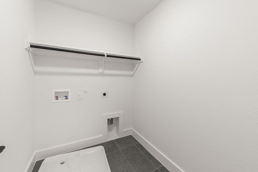 Spacious, unfurnished interior of a new home in Painted Tree, McKinney (Image 18).