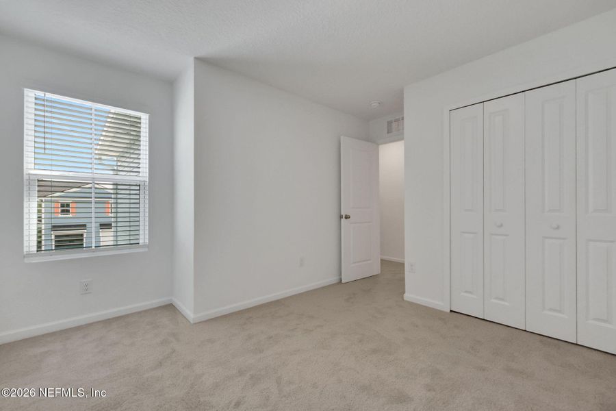 Spacious, unfurnished interior of a new home in , Middleburg (Image 14).