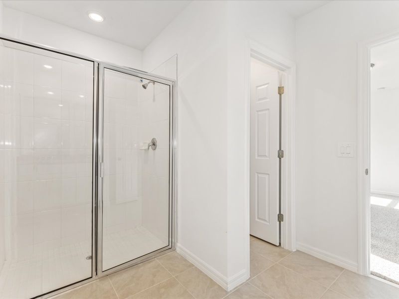 Primary bathroom in the Daphne floorplan at 2930 Sunstar Drive in The Reserve at Twin Lakes