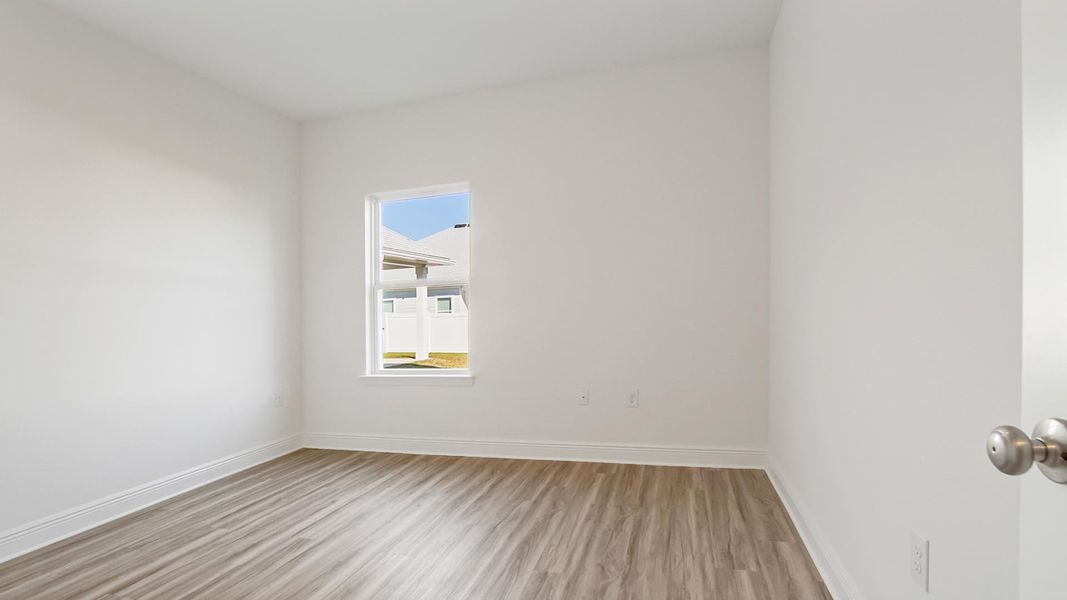 Spacious, unfurnished interior of a new home in Bayside at Ward Creek, Panama City Beach (Image 17).