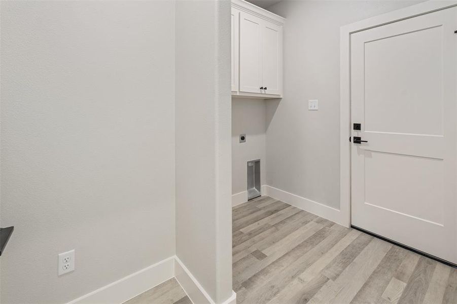 Spacious, unfurnished interior of a new home in , Mabank (Image 28).