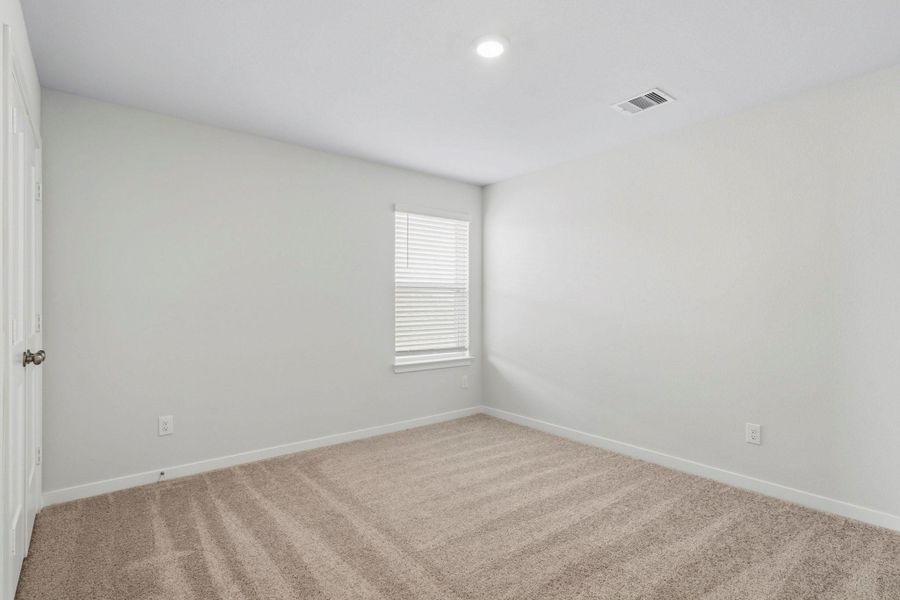 Spacious, unfurnished interior of a new home in Sunterra Lakes, Brookshire (Image 20).