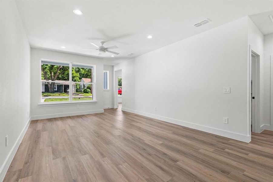 Spacious, unfurnished interior of a new home in , Denison (Image 11).