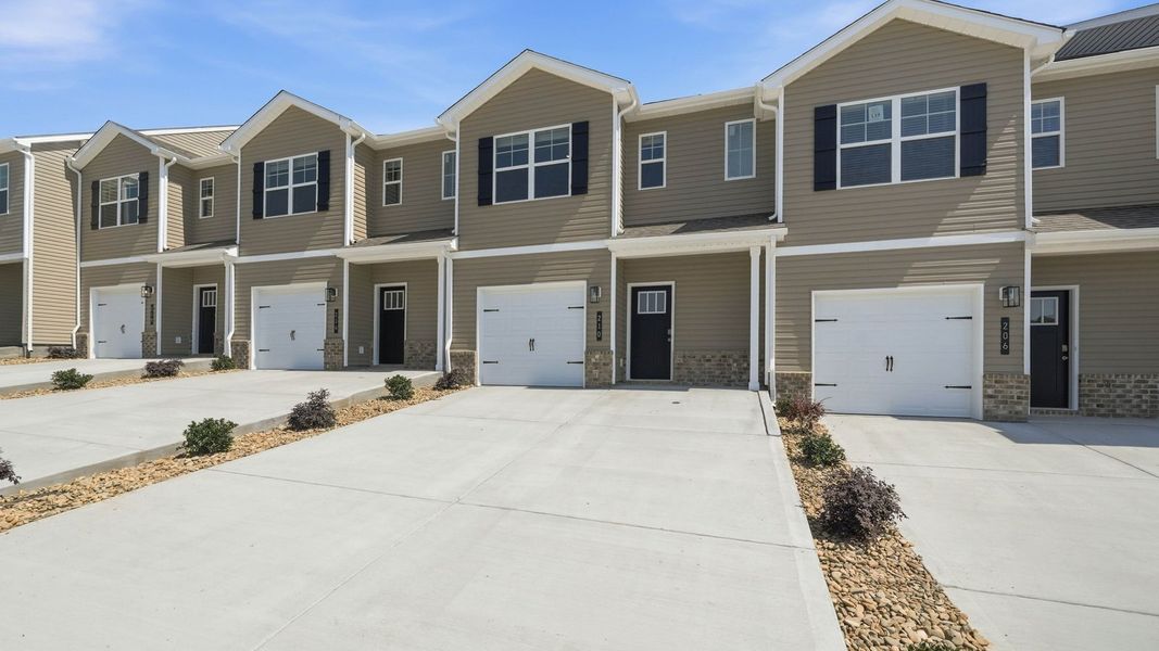 Front exterior of a new home in Cherokee Crossing, Kodak, TN, highlighting curb appeal (Image 2).