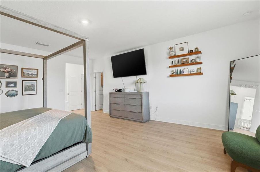 Furnished interior view inside a new home in Hills of Minneola, Minneola (Image 35).