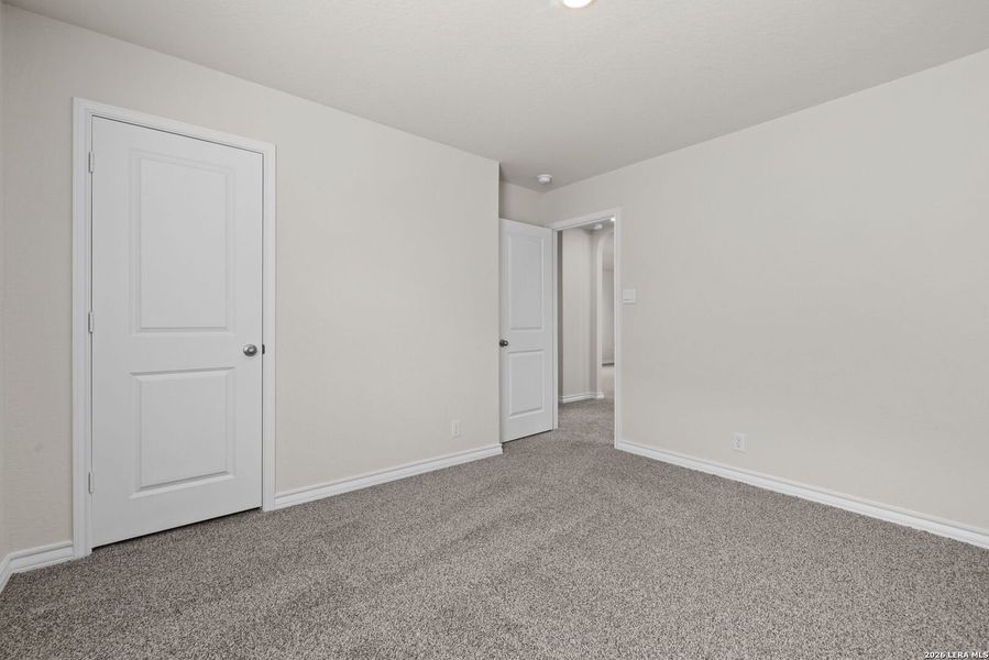 Spacious, unfurnished interior of a new home in Stonehill, San Antonio (Image 16).