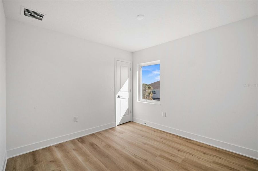 Spacious, unfurnished interior of a new home in , Tampa (Image 12).