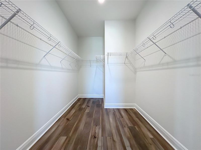 Spacious, unfurnished interior of a new home in Watercolor Place, Bradenton (Image 51).