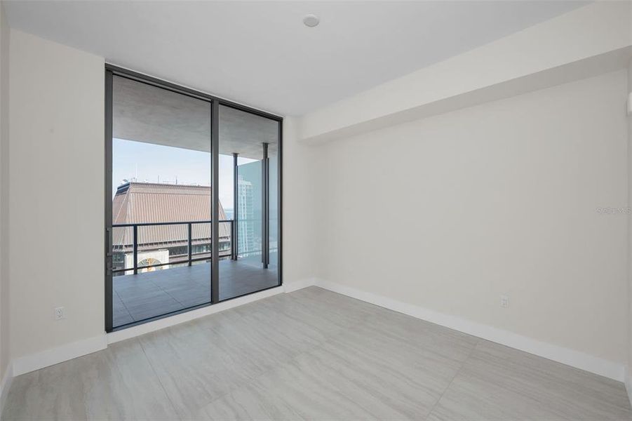 Spacious, unfurnished interior of a new home in , St. Petersburg (Image 31).