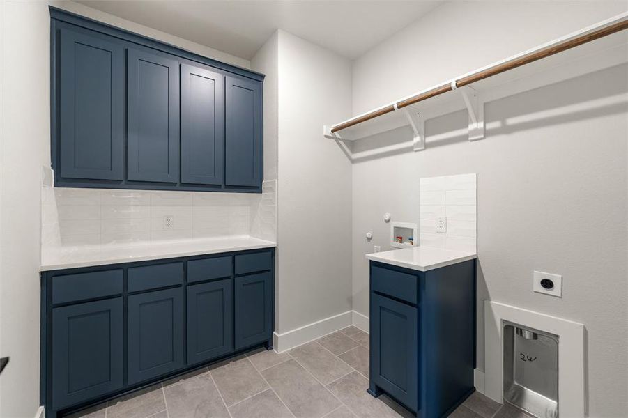 Furnished interior view inside a new home in Vista Oaks Estates, Royse City (Image 13).