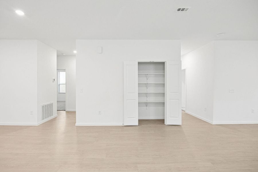 Spacious, unfurnished interior of a new home in Crosby Farms, Crosby (Image 28).