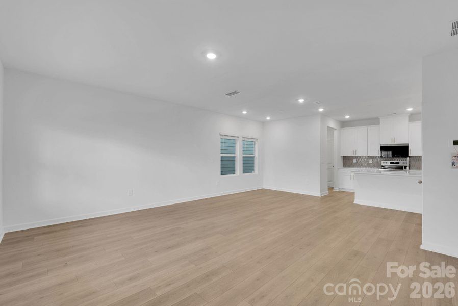 Spacious, unfurnished interior of a new home in Nolen Farm, Gastonia (Image 15).