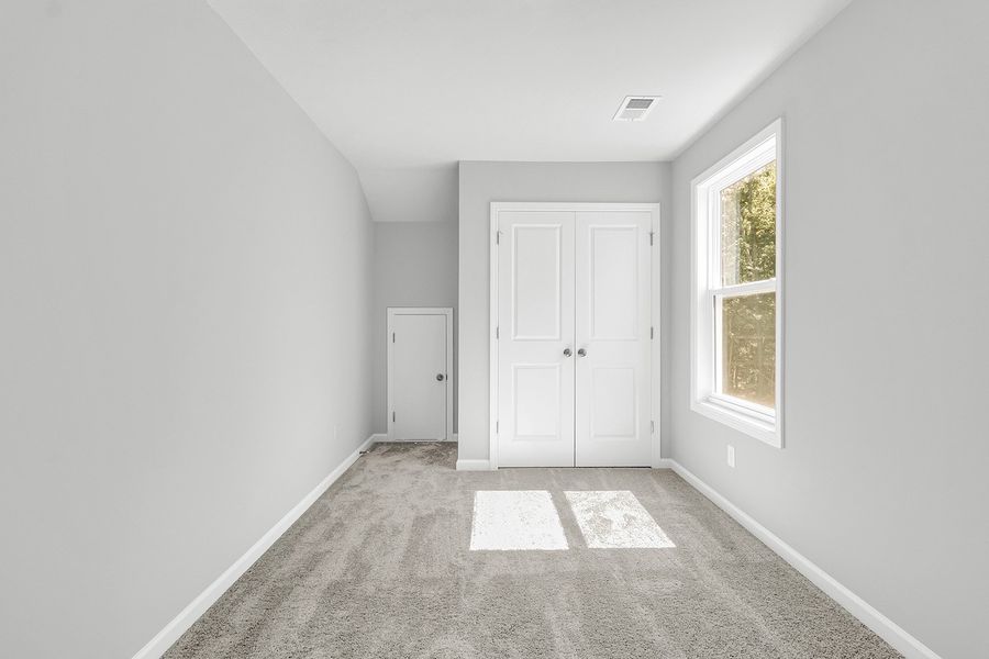 Spacious, unfurnished interior of a new home in Central Creek, Goose Creek (Image 30).