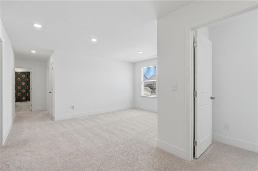 Spacious, unfurnished interior of a new home in , Dallas (Image 25).