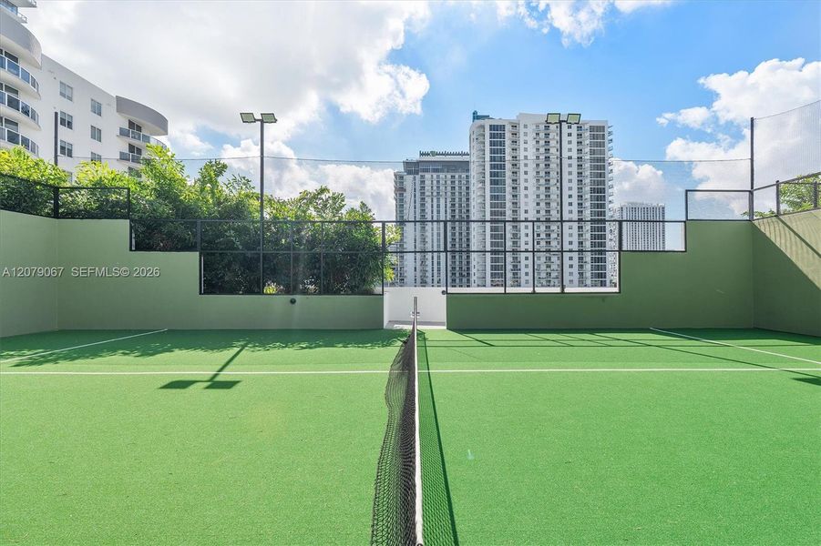 Condo located in Miami, FL showcasing its design and architecture (Image 2). Condo located in Miami, FL showcasing its design and architecture (Image 2).