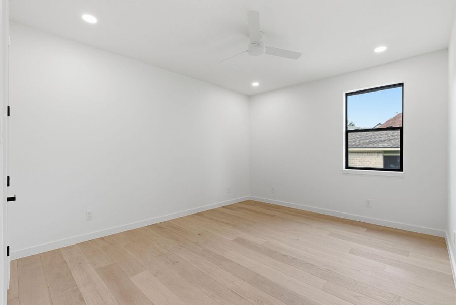 Spacious, unfurnished interior of a new home in , Houston (Image 41).
