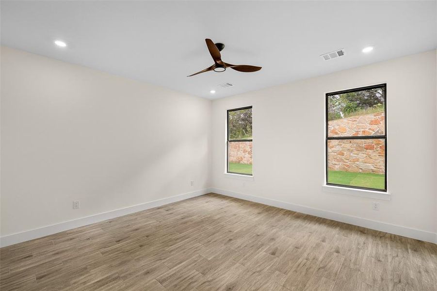 Spacious, unfurnished interior of a new home in , Granbury (Image 22).