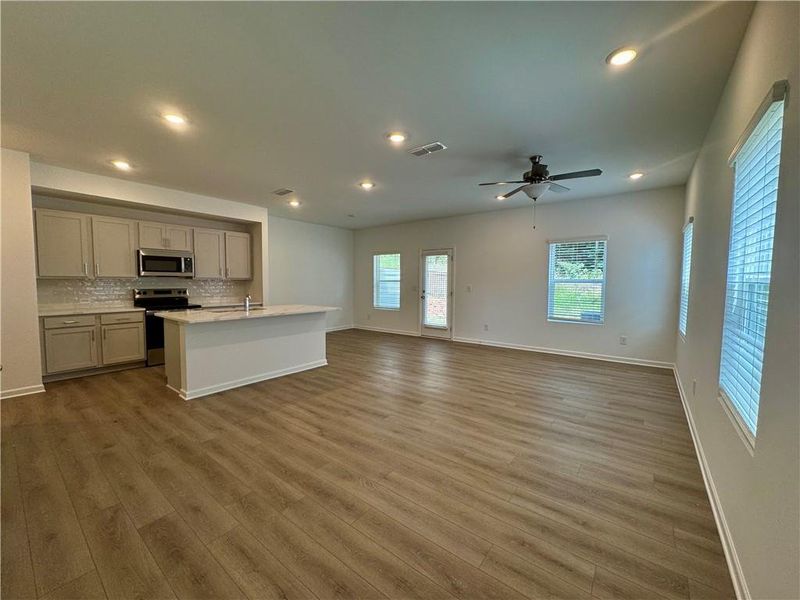 Spacious, unfurnished interior of a new home in Eastlyn Crossing, Flowery Branch (Image 22). Spacious, unfurnished interior of a new home in Eastlyn Crossing, Flowery Branch (Image 22).