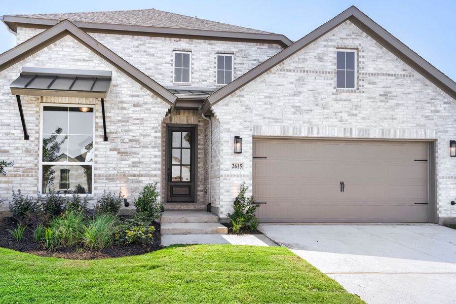2615 Cedar - Front Entryway