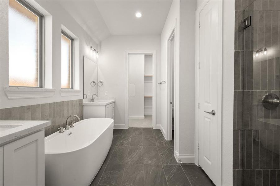 1409 Ripple Glass- Primary Suite-3 1409 Ripple Glass- Primary Suite-3