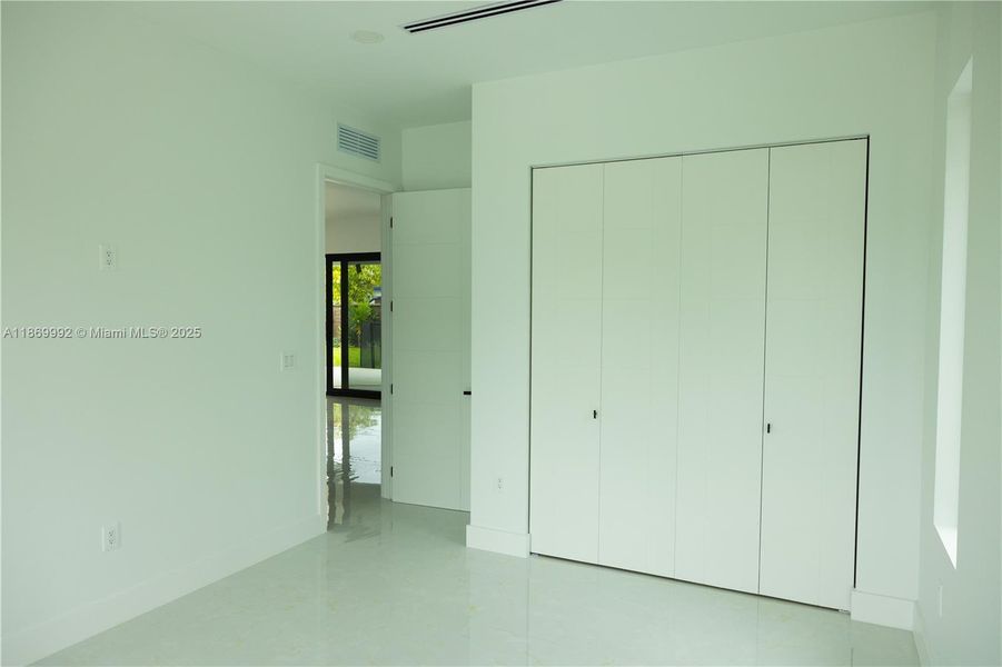 Spacious, unfurnished interior of a new home in , Miami (Image 16).