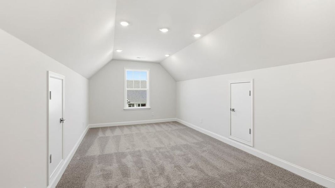 Spacious, unfurnished interior of a new home in Blue Ridge Trail, Fountain Inn (Image 31).