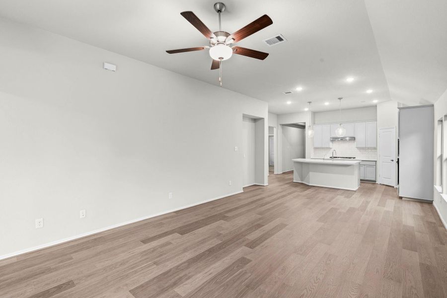 Spacious, unfurnished interior of a new home in Grand Central Park, Conroe (Image 18).