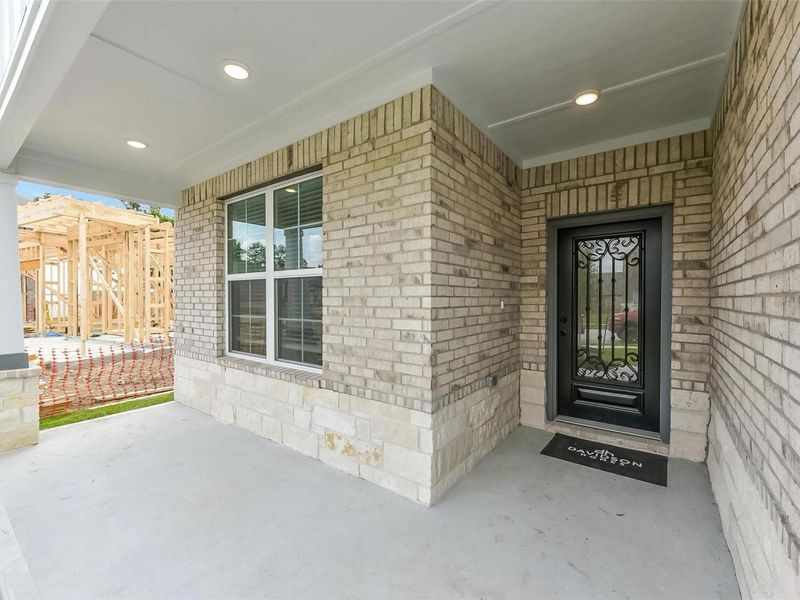 Exterior details and patio area of a home in Sundance Cove, Crosby (Image 3).