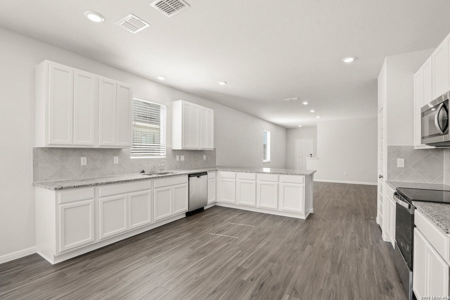 Furnished interior view inside a new home in Cinco Lakes, San Antonio (Image 9).