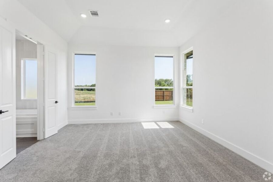 Spacious, unfurnished interior of a new home in Chatham Reserve, Providence Village (Image 20).